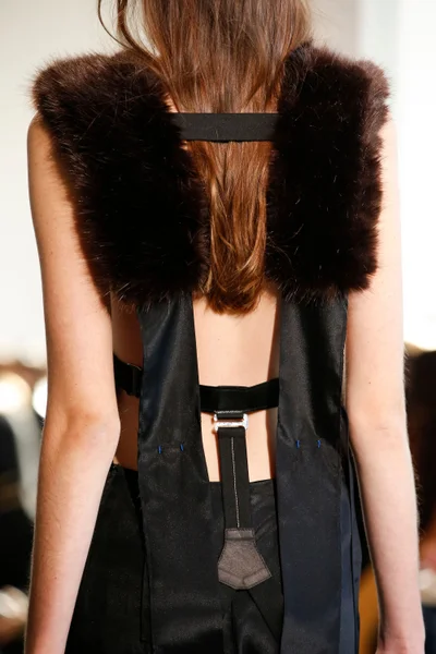 Look 18
